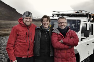 The team get set for their Pole of Cold expedition (Left to right) - Gisli Jonsson, Felicity, Manu Palomeque. Land Rover.